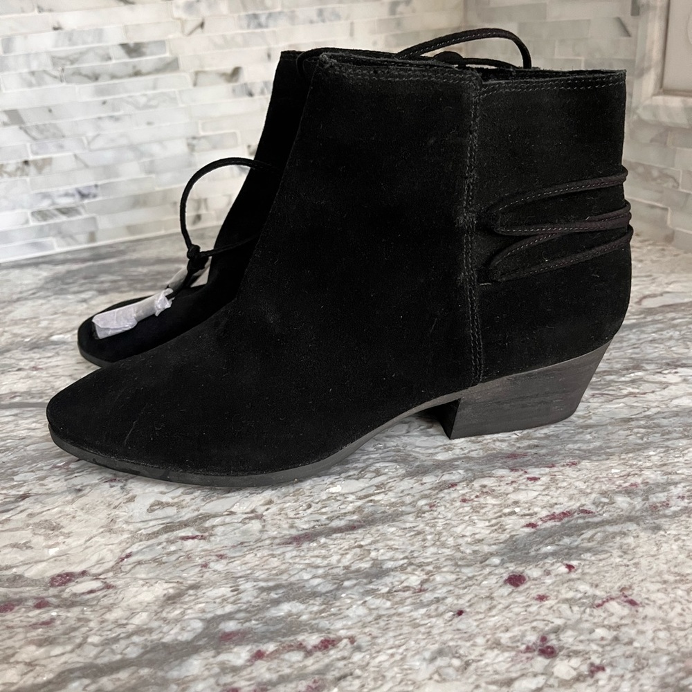 VINCE CAMUTO black suede bootie size 9M